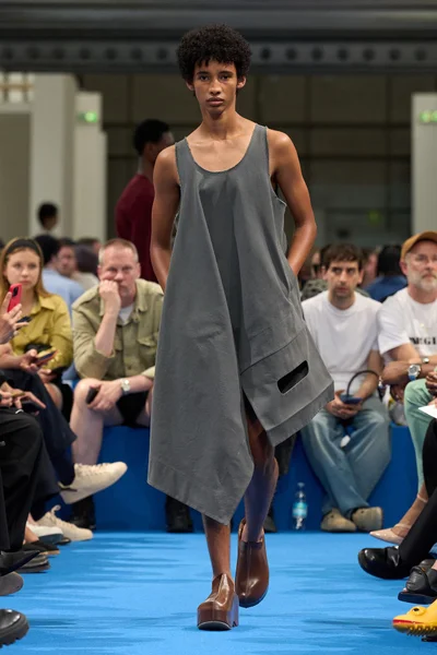 Look 32
